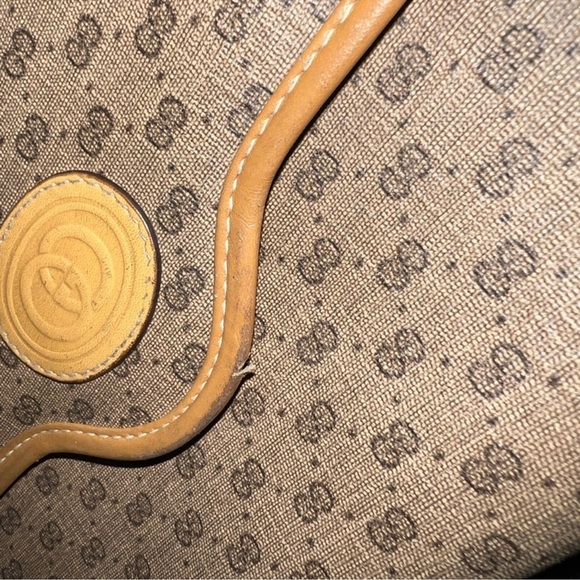 Vintage Gucci Clutch - Picture 5 of 7